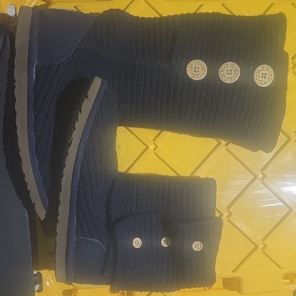 UGG AUSTRALIA Dark Blue Knit Boots with Wooden Buttons